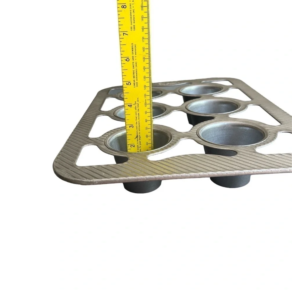 Sue La Table Deep Cupcake Muffin Baking Pan